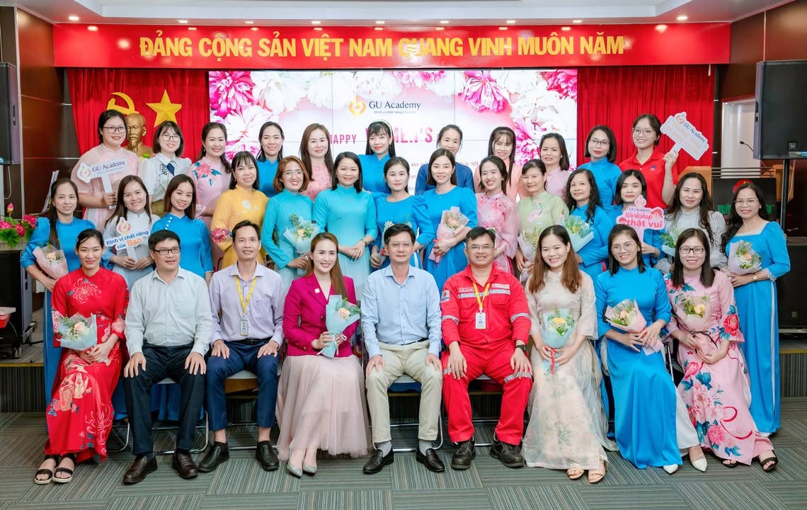 Ban lãnh đạo PVCFC tri ân nữ cbcnv nhân Ngày Phụ nữ Việt Nam 20/10 PVCFC tri ân nữ CBCNV nhân Ngày Phụ nữ Việt Nam 20/10