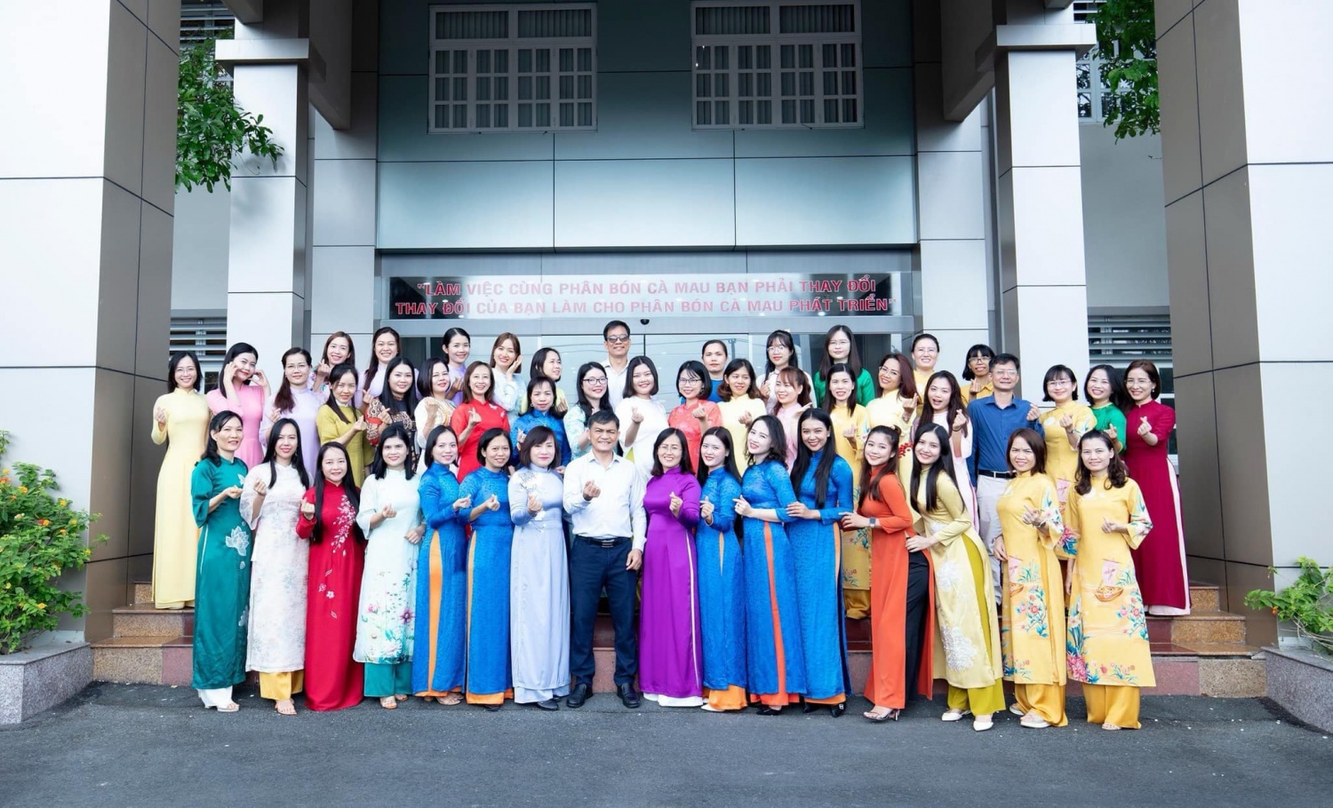 Ban lãnh đạo PVCFC tri ân nữ cbcnv nhân ngày Phụ nữ Việt Nam 20/10 PVCFC tri ân nữ CBCNV nhân Ngày Phụ nữ Việt Nam 20/10