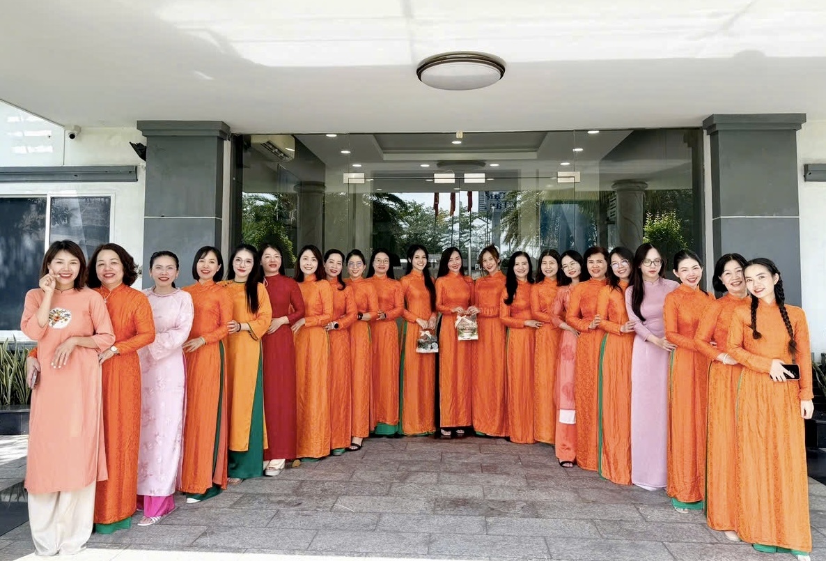 PETROSETCO tôn vinh nữ CBCNV nhân dịp 20/10