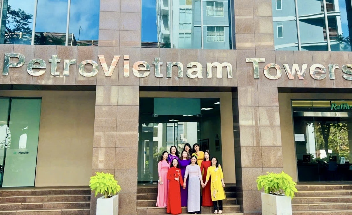 PETROSETCO tôn vinh nữ CBCNV nhân dịp 20/10