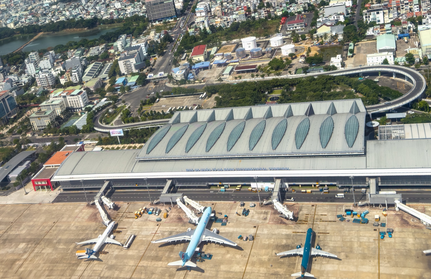 Nhiều sân bay tại miền Trung bị ảnh hưởng trực tiếp bởi bão và mưa lớn