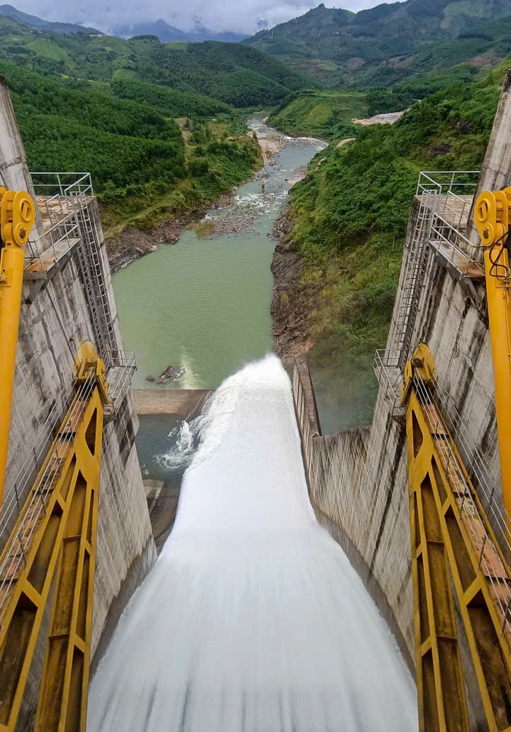 Hồ thủy điện Đakđrinh đạt cao trình an toàn, sẵn sàng điều tiết nước trong thời tiết mưa bão Hồ thủy điện Đakđrinh đạt cao trình an toàn, sẵn sàng điều tiết nước trong thời tiết mưa bão
