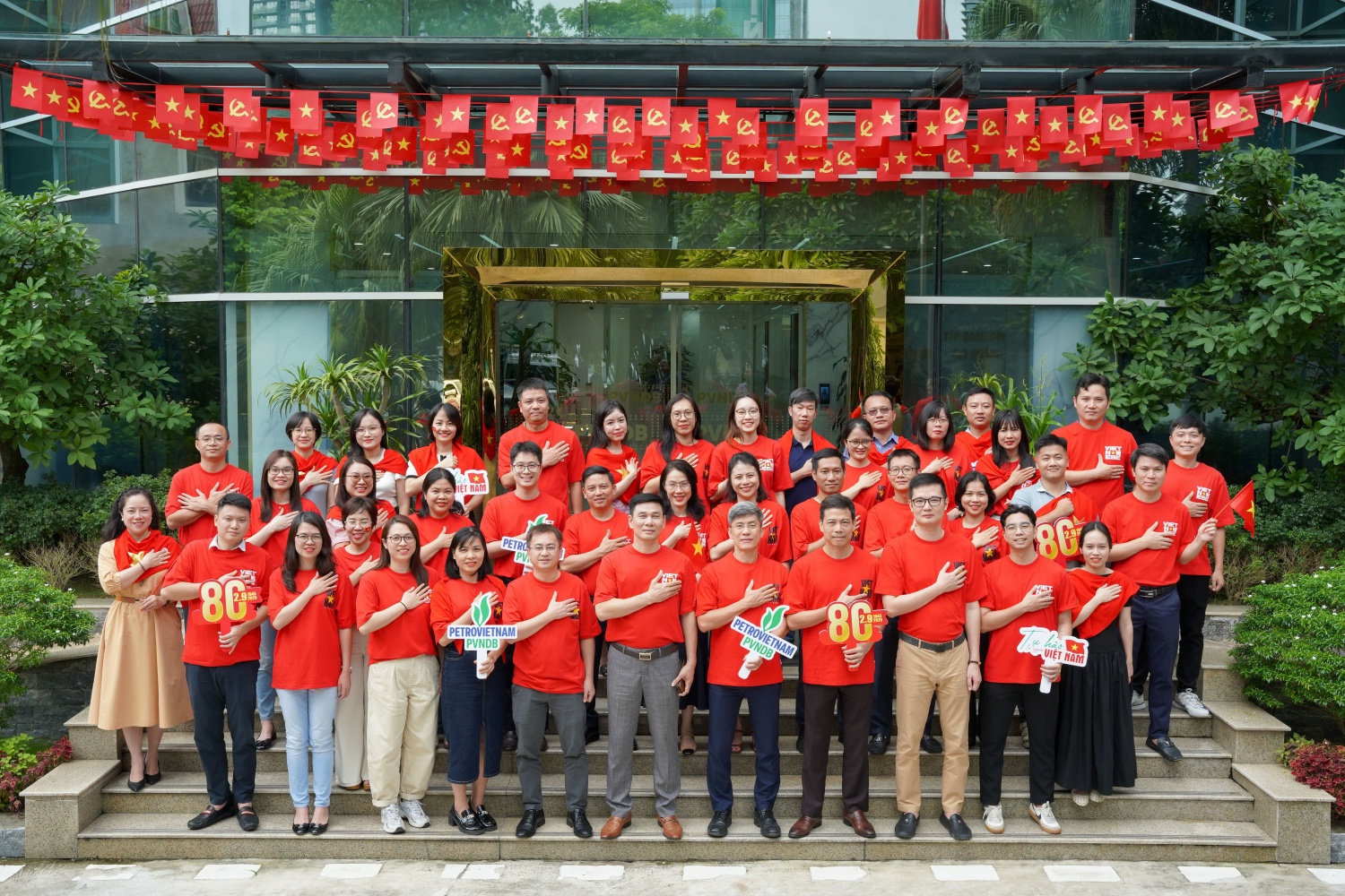 Ánh sáng của Đảng soi rọi hành trình đổi mới và phát triển của PVNDB