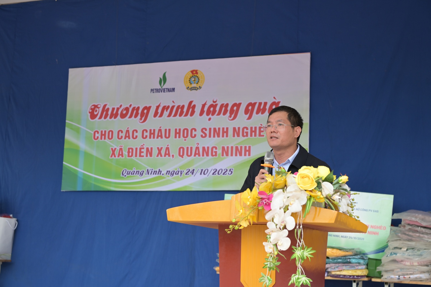 [CHÙM ẢNH] Công đoàn Petrovietnam lan tỏa yêu thương, tiếp bước đến trường cho học sinh vùng cao Điền Xá