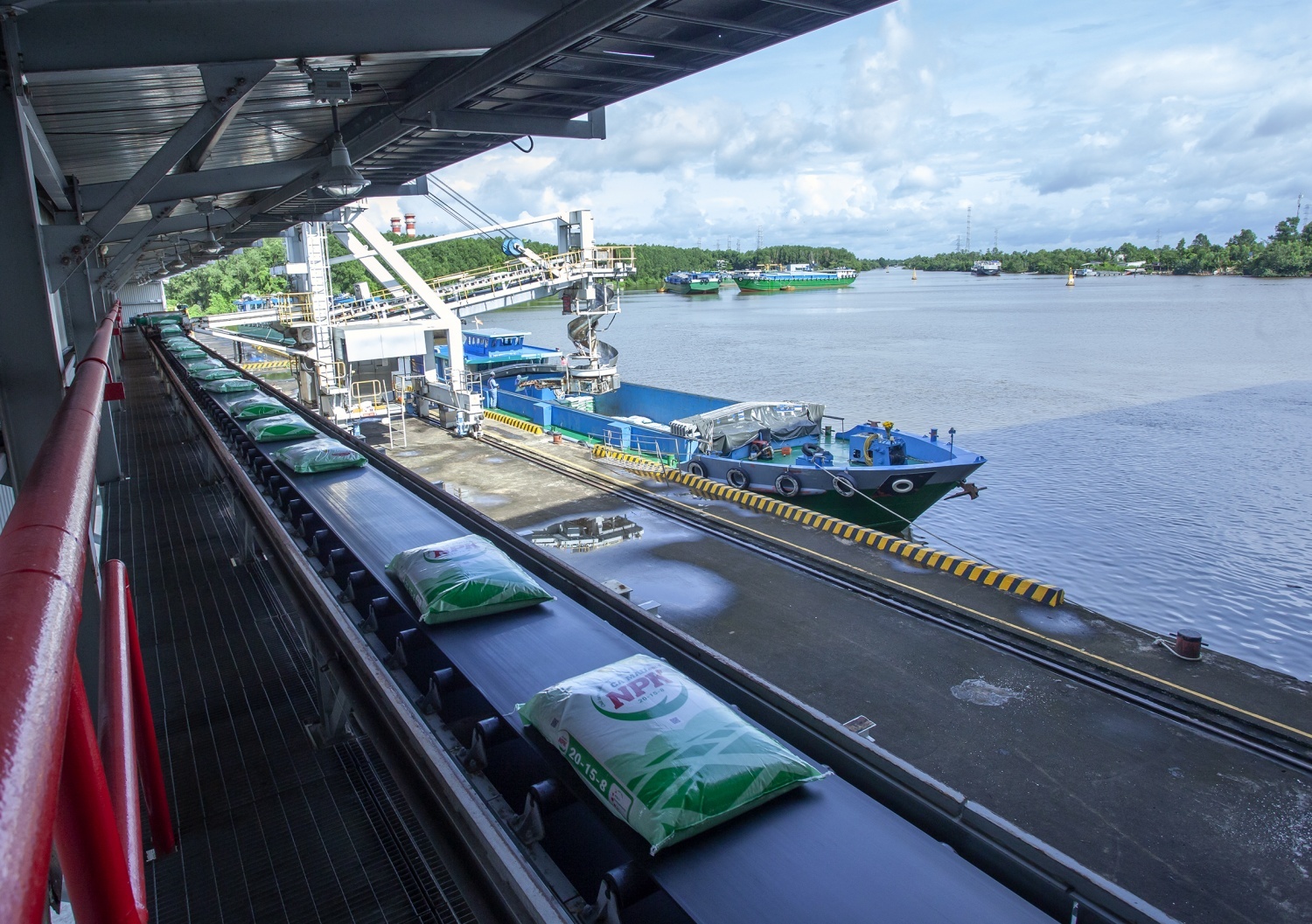 Trương Phương Nam – “Người đội trưởng” giữ nhịp vận hành ổn định cho Nhà máy Đạm Cà Mau Trương Phương Nam – “Người đội trưởng” giữ nhịp vận hành ổn định cho Nhà máy Đạm Cà Mau