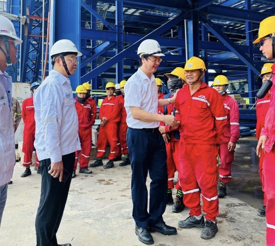 Công đoàn Petrovietnam phát động thi đua với 8 mốc tiến độ, quyết tâm hoàn thành dự án NMNĐ Long Phú 1 Công đoàn Petrovietnam phát động thi đua với 8 mốc tiến độ, quyết tâm hoàn thành dự án NMNĐ Long Phú 1
