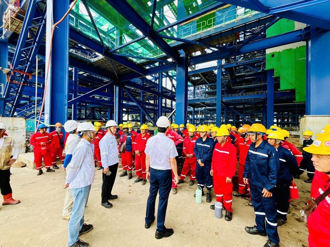 Công đoàn Petrovietnam phát động thi đua với 8 mốc tiến độ, quyết tâm hoàn thành dự án NMNĐ Long Phú 1 Công đoàn Petrovietnam phát động thi đua với 8 mốc tiến độ, quyết tâm hoàn thành dự án NMNĐ Long Phú 1