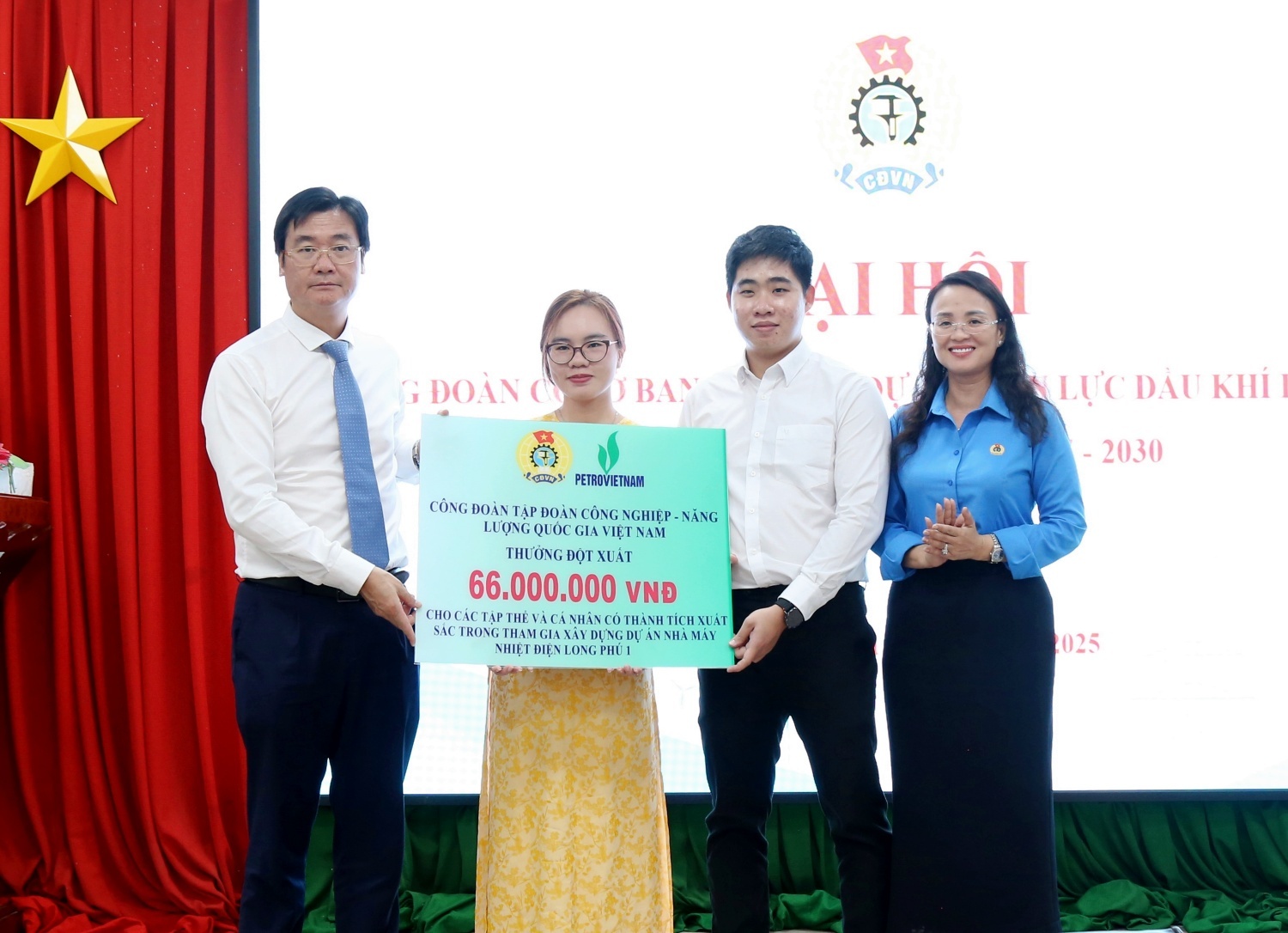 Công đoàn Petrovietnam phát động thi đua với 8 mốc tiến độ, quyết tâm hoàn thành dự án NMNĐ Long Phú 1 Công đoàn Petrovietnam phát động thi đua với 8 mốc tiến độ, quyết tâm hoàn thành dự án NMNĐ Long Phú 1