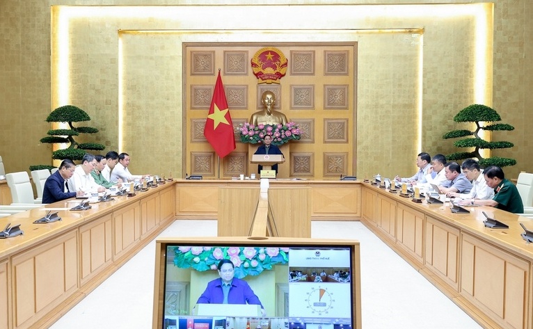 Thủ tướng: Bằng mọi biện pháp phải tiếp tế cho người dân tại những nơi bị cô lập do mưa lũ miền Trung