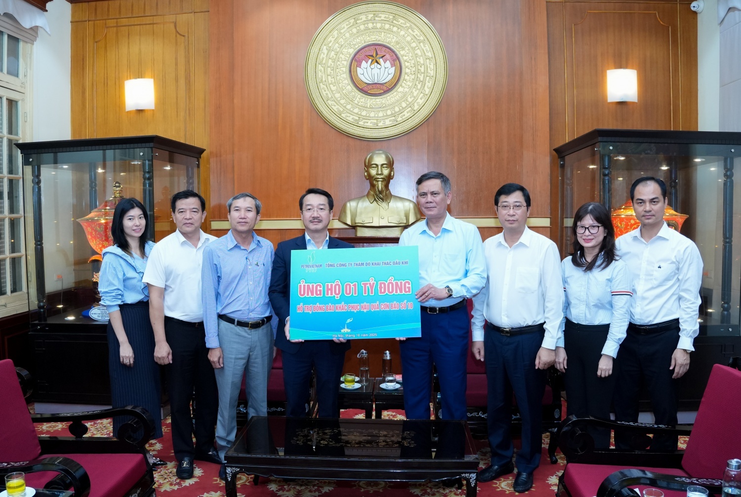 Petrovietnam lan tỏa “Nghĩa tình đong đầy” hướng về đồng bào vùng bão lũ Petrovietnam lan tỏa “Nghĩa tình đong đầy” hướng về đồng bào vùng bão lũ