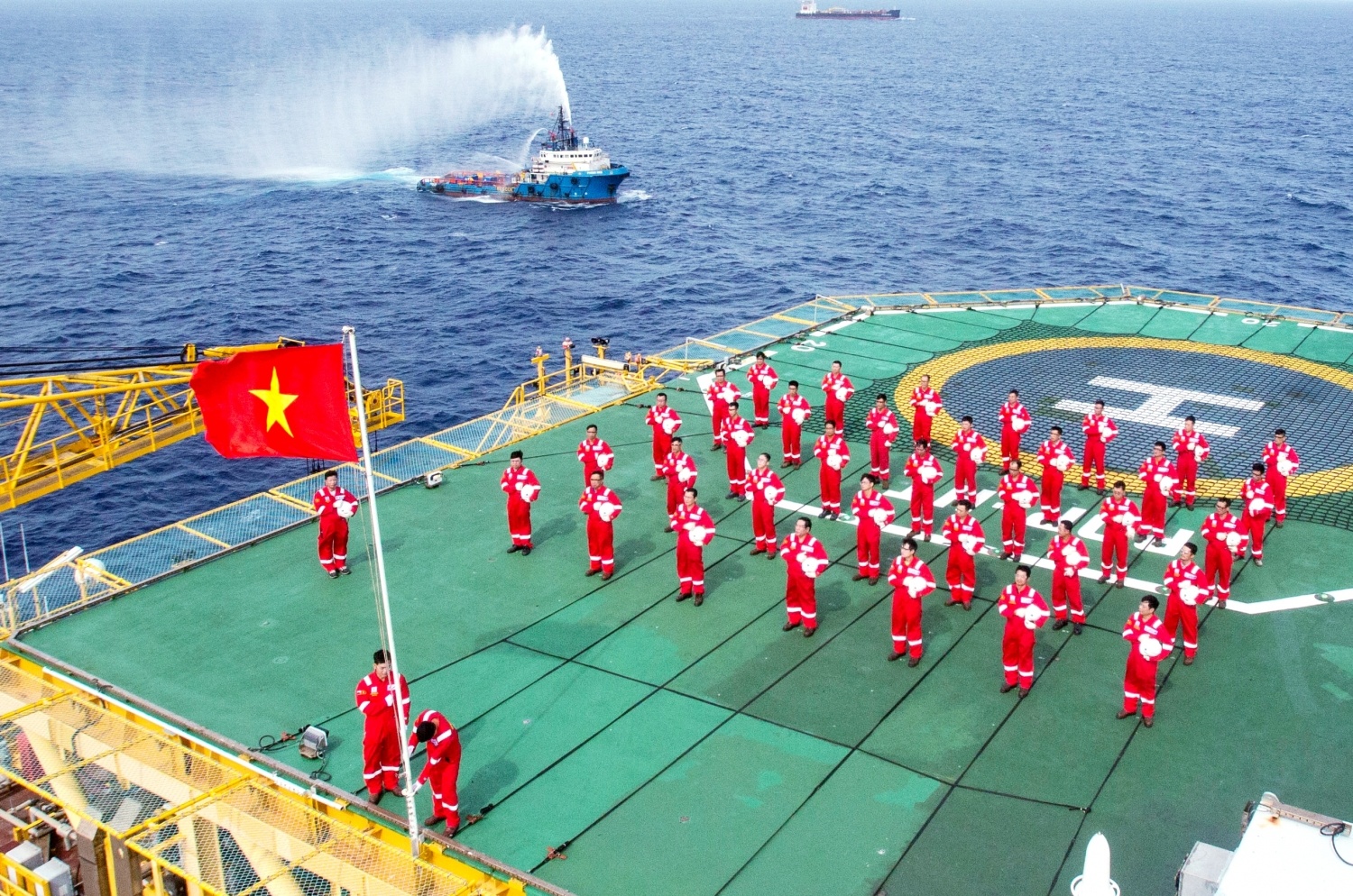 Nâng cao chất lượng SHCB, phấn đấu hoàn thành xuất sắc nhiệm vụ chính trị SXKD năm 2025 Nâng cao chất lượng SHCB, phấn đấu hoàn thành xuất sắc nhiệm vụ chính trị SXKD năm 2025