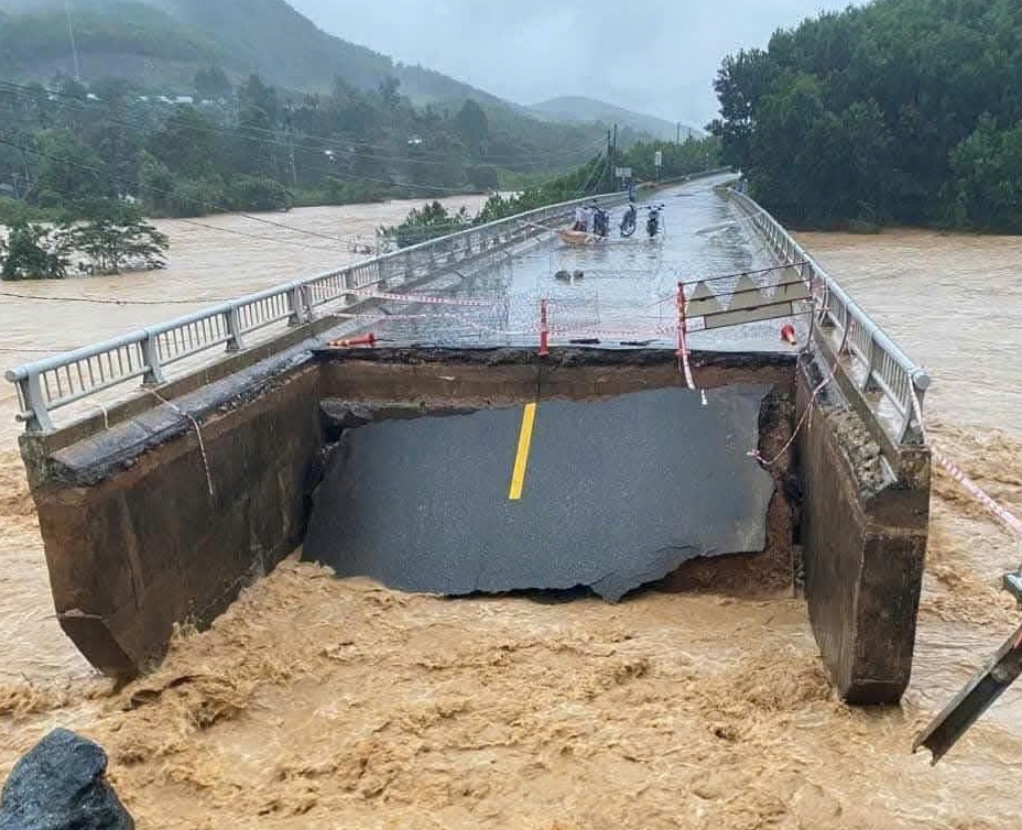 Miền Trung tiếp tục có mưa lớn diện rộng đến ngày 4/11