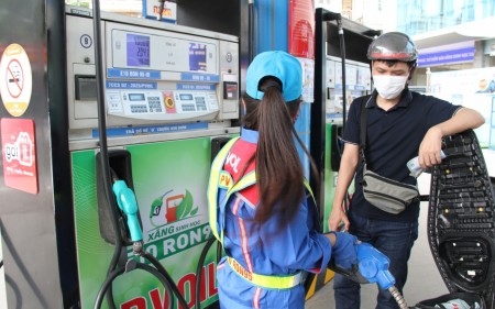 Giá xăng vượt 20.000 đồng/lít, tăng mạnh cùng các mặt hàng dầu