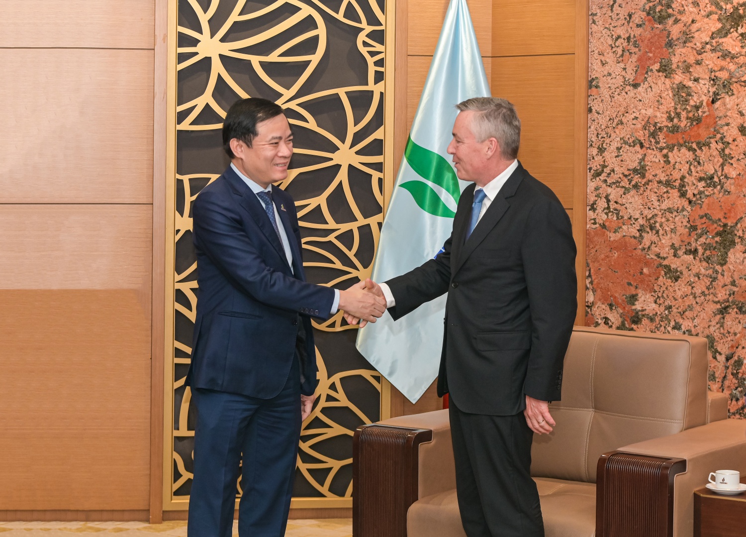 Tổng Giám đốc Lê Ngọc Sơn chào mừng ông Armel Simondin, Tổng Giám đốc Điều hành Tập đoàn Perenco đến thăm và làm việc tại Petrovietnam Tổng Giám đốc Lê Ngọc Sơn chào mừng ông Armel Simondin, Tổng Giám đốc Điều hành Tập đoàn Perenco đến thăm và làm việc tại Petrovietnam