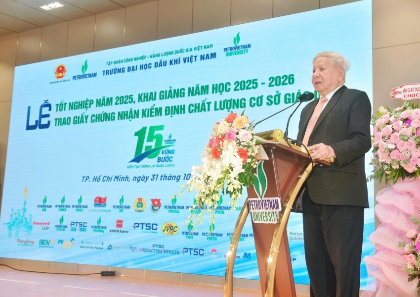 PVU vinh dự đón nhận Giấy chứng nhận Kiểm định chất lượng giáo dục chu kỳ mới