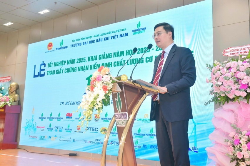 PVU vinh dự đón nhận Giấy chứng nhận Kiểm định chất lượng giáo dục chu kỳ mới