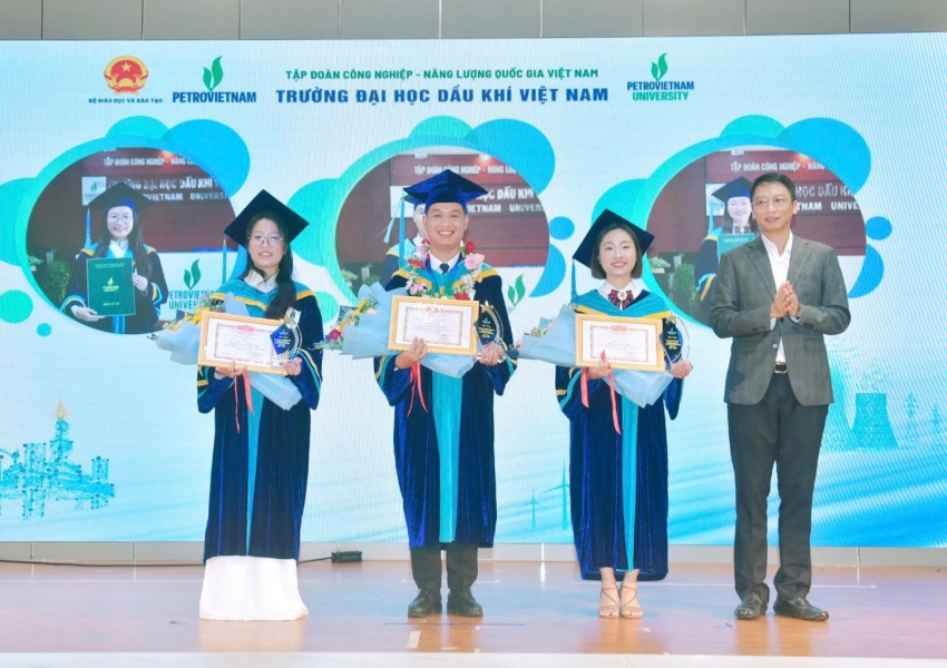 PVU long trọng tổ chức Lễ khai giảng năm học mới 2025-2026 và trao bằng tốt nghiệp 2025