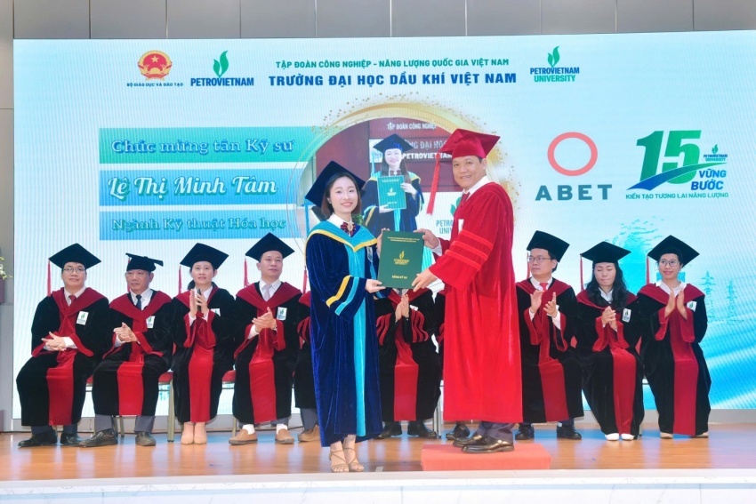 PVU long trọng tổ chức Lễ khai giảng năm học mới 2025-2026 và trao bằng tốt nghiệp 2025