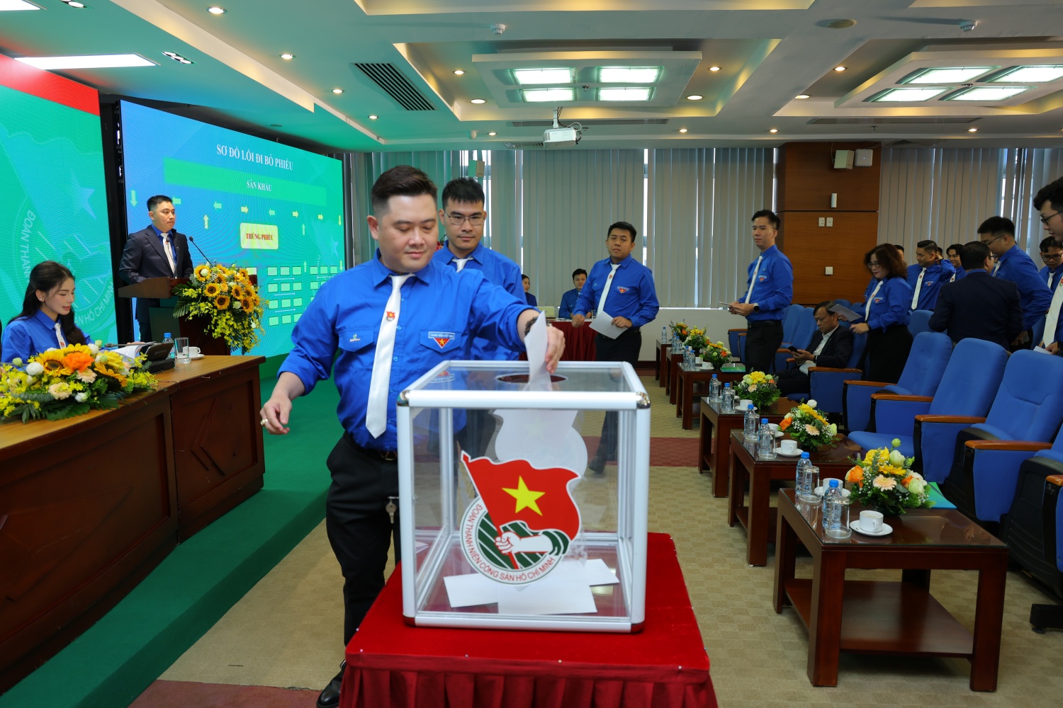 Tuổi trẻ Petrovietnam sẵn sàng là lực lượng mở đường cho hành trình kiến tạo năng lượng quốc gia Tuổi trẻ Petrovietnam sẵn sàng là lực lượng mở đường cho hành trình kiến tạo năng lượng quốc gia