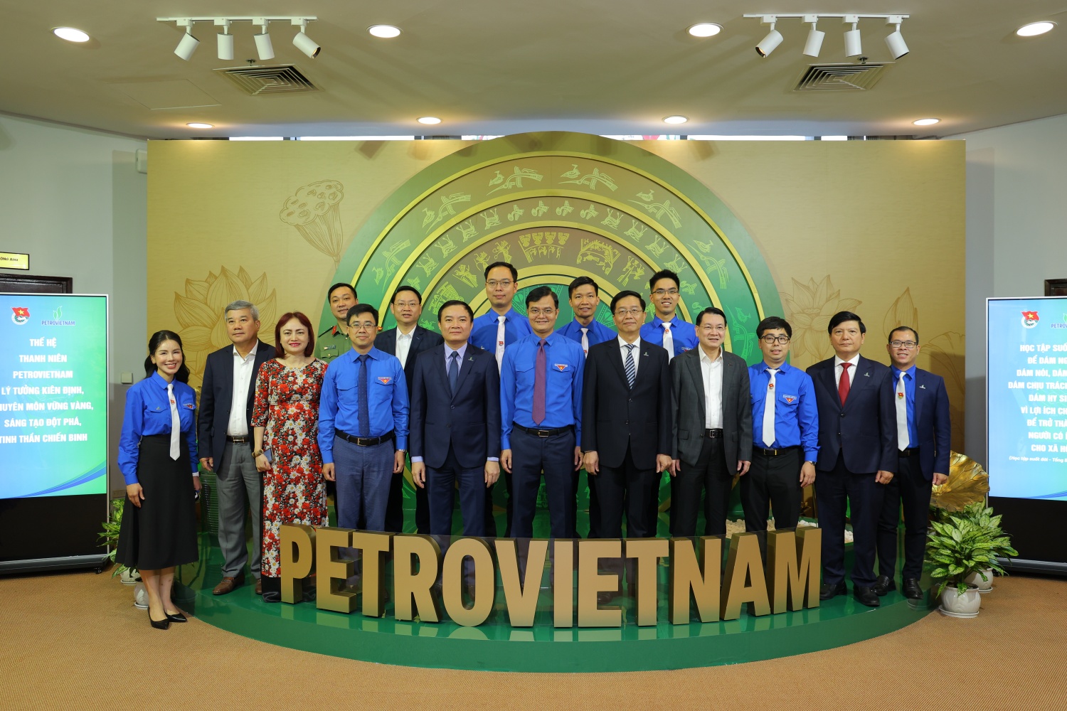 Tuổi trẻ Petrovietnam sẵn sàng là lực lượng mở đường cho hành trình kiến tạo năng lượng quốc gia Tuổi trẻ Petrovietnam sẵn sàng là lực lượng mở đường cho hành trình kiến tạo năng lượng quốc gia