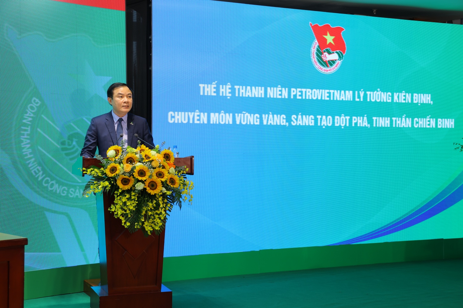 Tuổi trẻ Petrovietnam sẵn sàng là lực lượng mở đường cho hành trình kiến tạo năng lượng quốc gia Tuổi trẻ Petrovietnam sẵn sàng là lực lượng mở đường cho hành trình kiến tạo năng lượng quốc gia