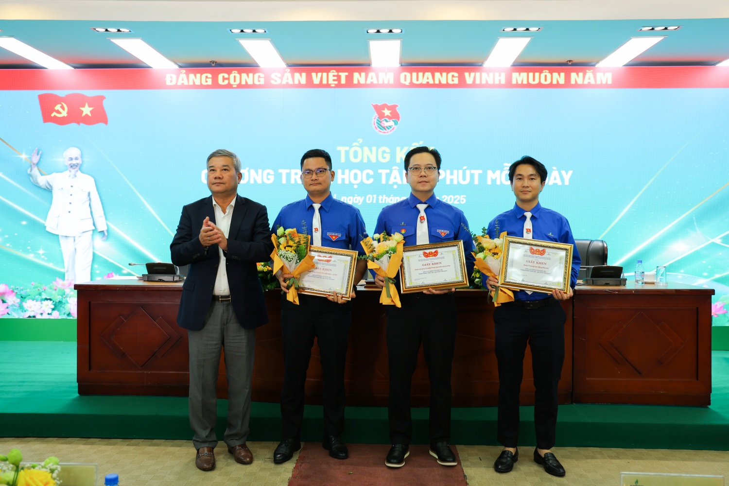 Tuổi trẻ Petrovietnam sẵn sàng là lực lượng mở đường cho hành trình kiến tạo năng lượng quốc gia Tuổi trẻ Petrovietnam sẵn sàng là lực lượng mở đường cho hành trình kiến tạo năng lượng quốc gia