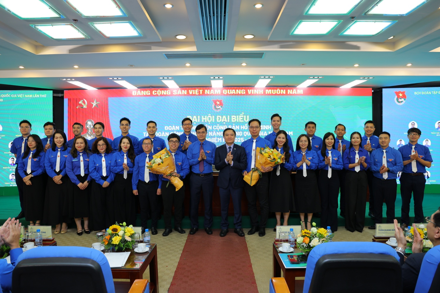 Tuổi trẻ Petrovietnam sẵn sàng là lực lượng mở đường cho hành trình kiến tạo năng lượng quốc gia Tuổi trẻ Petrovietnam sẵn sàng là lực lượng mở đường cho hành trình kiến tạo năng lượng quốc gia