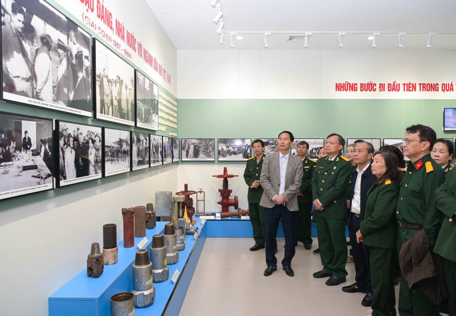 Hành trình về nguồn ý nghĩa của Hội CCB BMQL&ĐH Petrovietnam Hành trình về nguồn ý nghĩa của Hội CCB BMQL&ĐH Petrovietnam