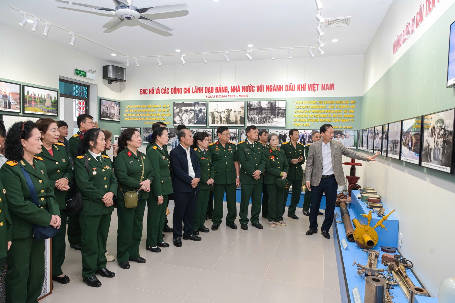 Hành trình về nguồn ý nghĩa của Hội CCB BMQL&ĐH Petrovietnam Hành trình về nguồn ý nghĩa của Hội CCB BMQL&ĐH Petrovietnam