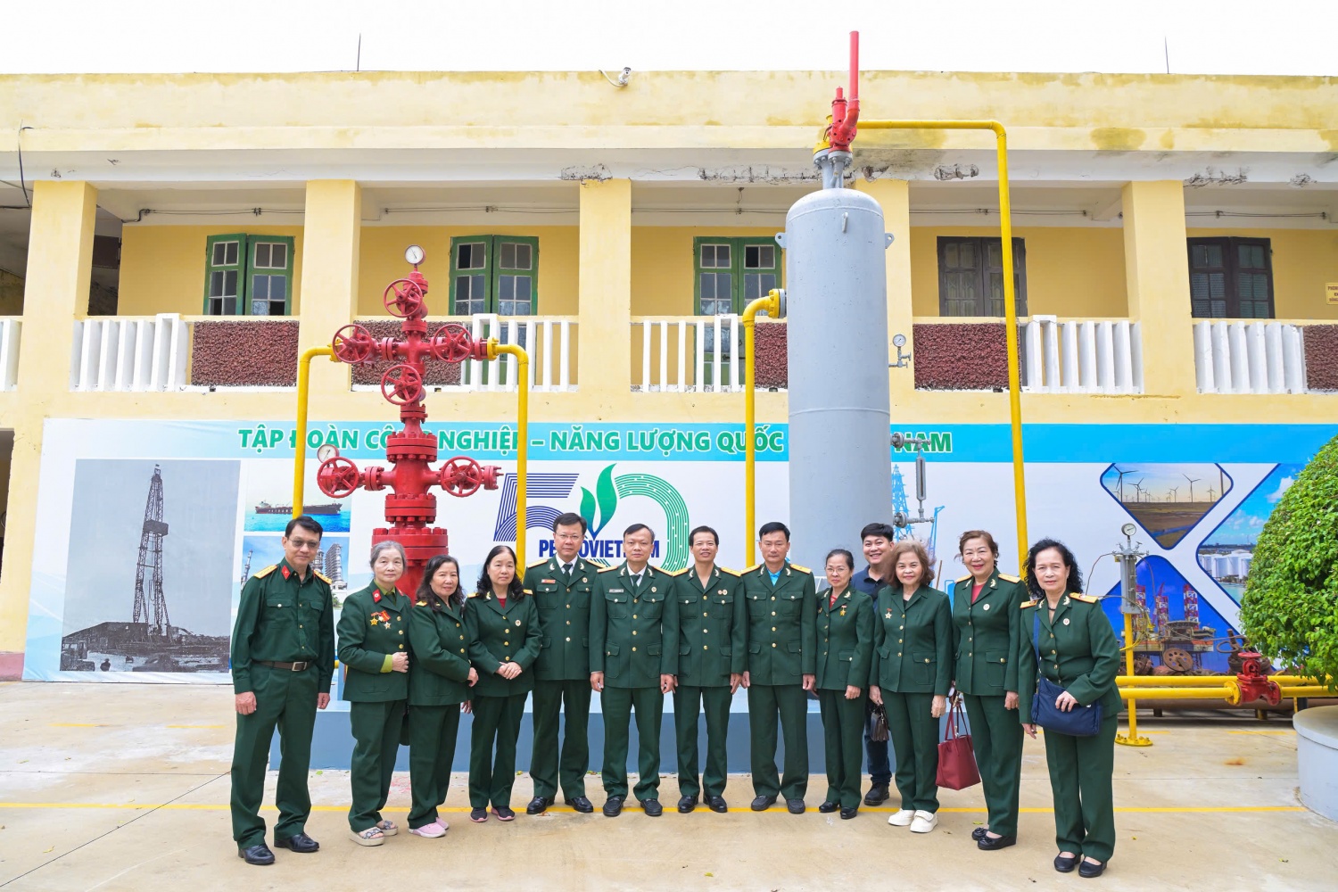 Hành trình về nguồn ý nghĩa của Hội CCB BMQL&ĐH Petrovietnam Hành trình về nguồn ý nghĩa của Hội CCB BMQL&ĐH Petrovietnam