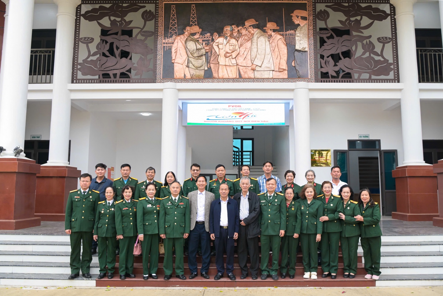 Hành trình về nguồn ý nghĩa của Hội CCB BMQL&ĐH Petrovietnam Hành trình về nguồn ý nghĩa của Hội CCB BMQL&ĐH Petrovietnam