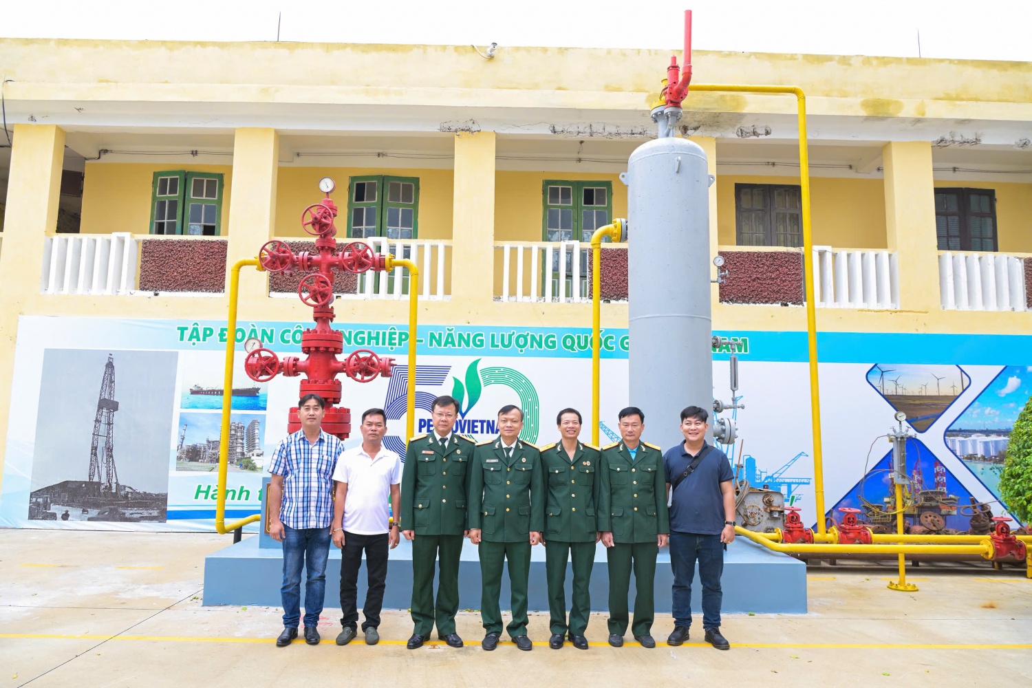 Hành trình về nguồn ý nghĩa của Hội CCB BMQL&ĐH Petrovietnam Hành trình về nguồn ý nghĩa của Hội CCB BMQL&ĐH Petrovietnam