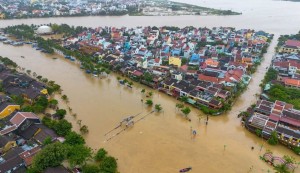 Lũ trên sông miền Trung tiếp tục lên, nguy cơ tái ngập lụt