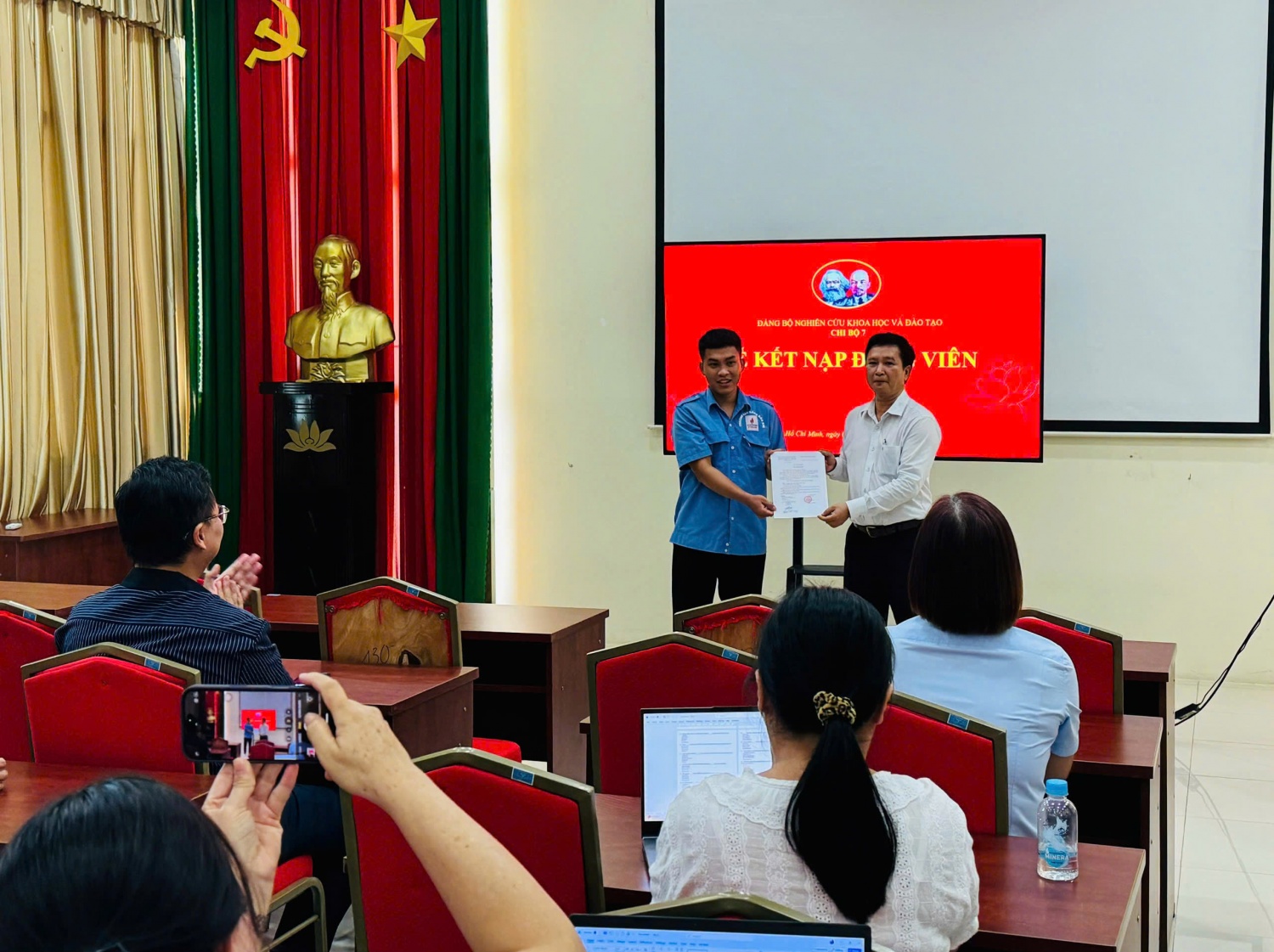 Đảng bộ Nghiên cứu Khoa học và Đào tạo sinh hoạt chi bộ theo chủ đề “Tiên phong - Vượt trội - Bền vững - Toàn cầu”