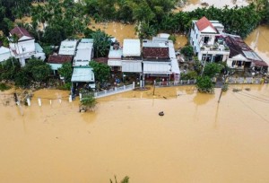 Miền Trung tạnh mưa, lũ trên các sông đang rút dần