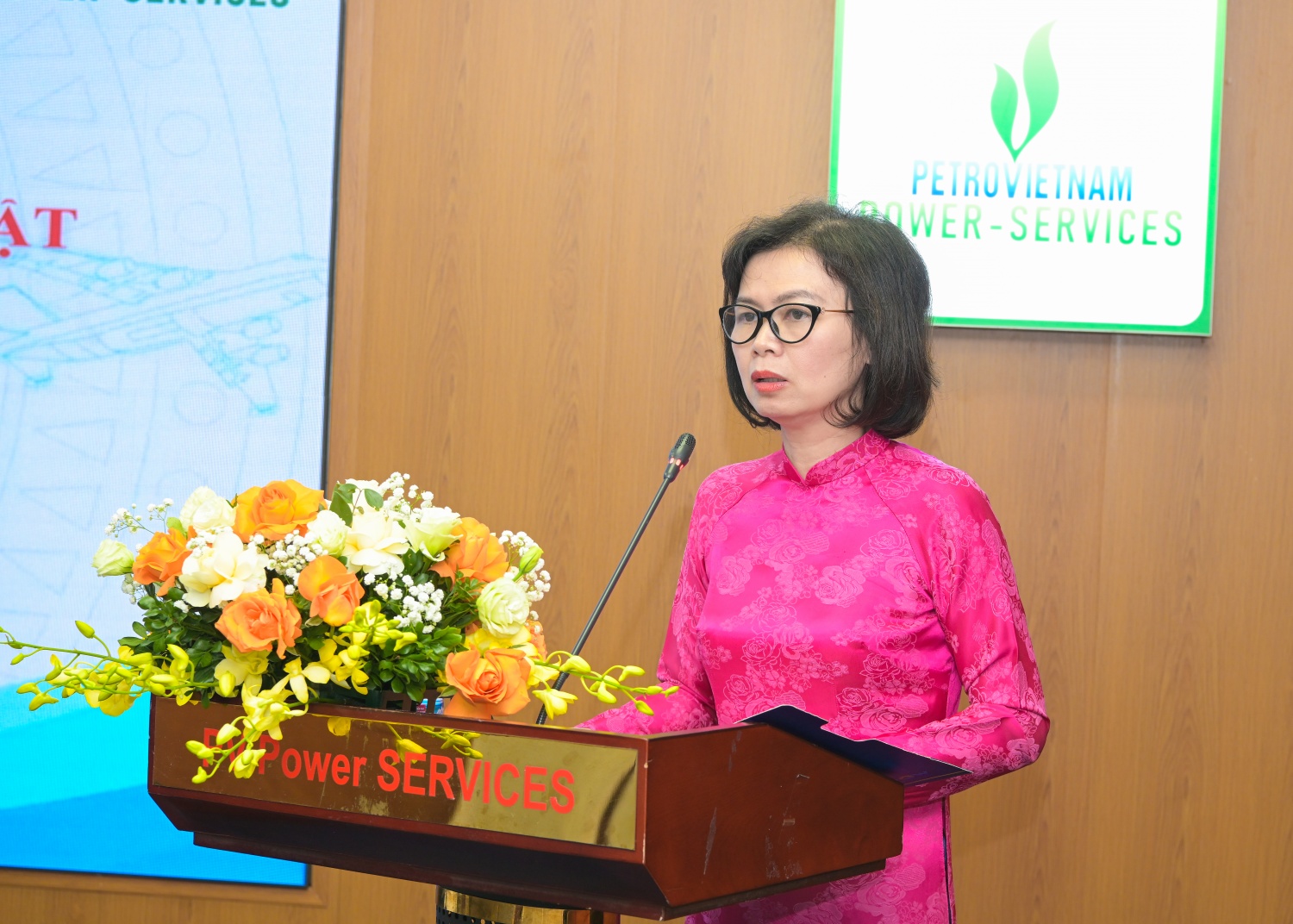 Đồng chí Ngô Hồng Vân, Ủy viên Ban Thường vụ Đảng ủy, Chủ tịch Công đoàn Tổng công ty Điện lực Dầu khí Việt Nam (PV Power) phát biểu chỉ đạo Đại hội