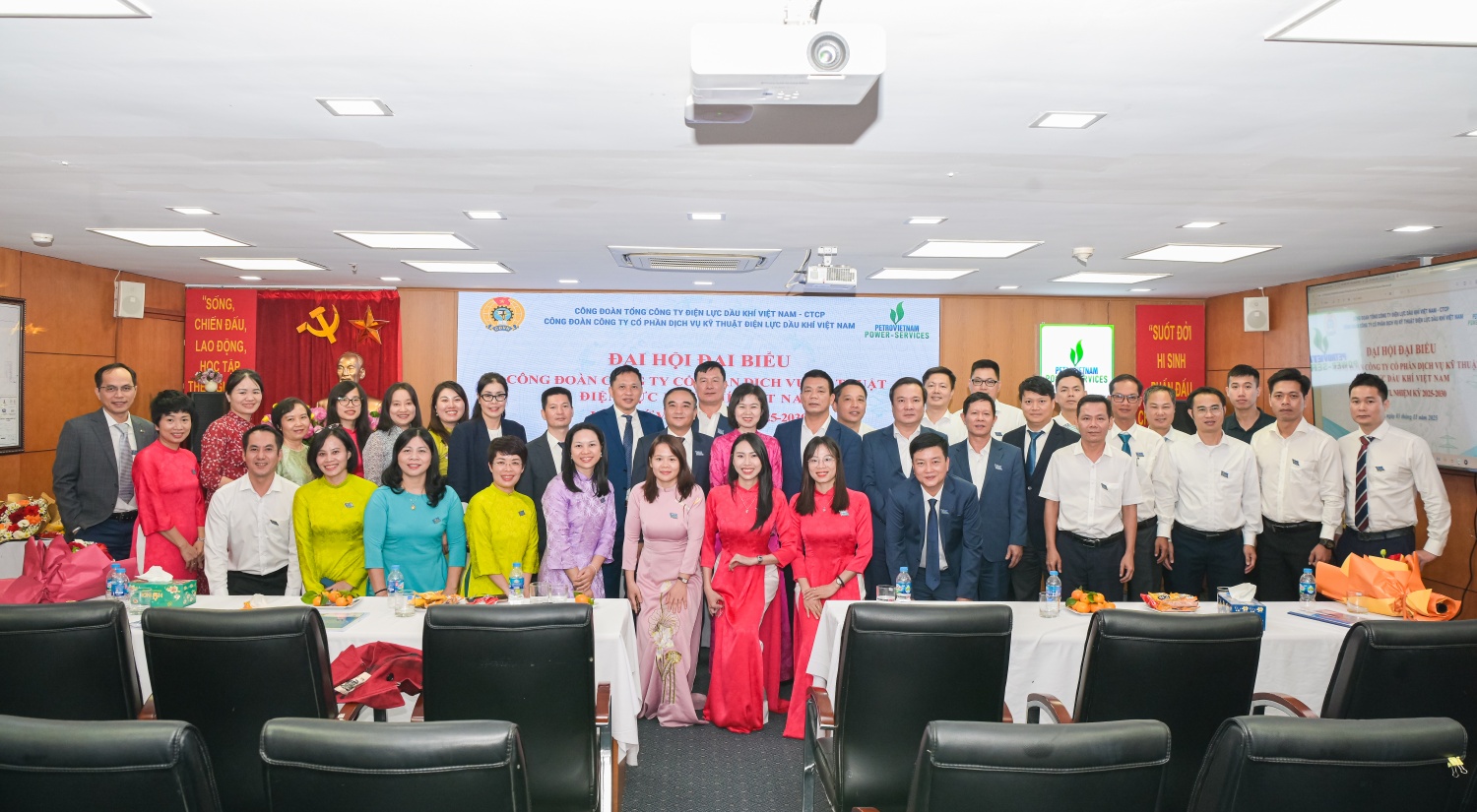 Các đại biểu chụp ảnh lưu niệm tại Đại hội