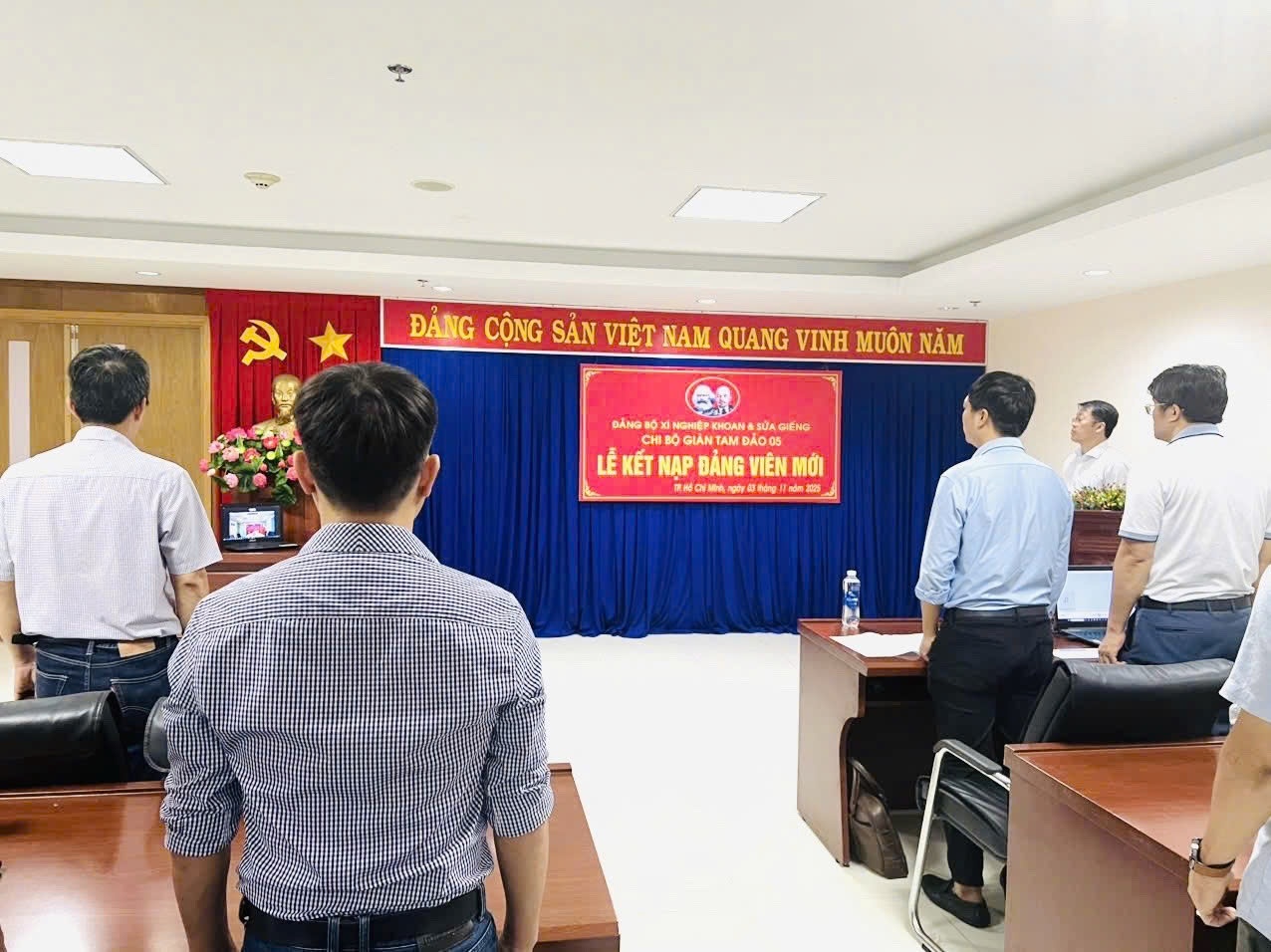 Chi bộ Giàn Tam Đảo 05 tổ chức lễ kết nạp đảng viên mới Chi bộ Giàn Tam Đảo 05 tổ chức lễ kết nạp đảng viên mới