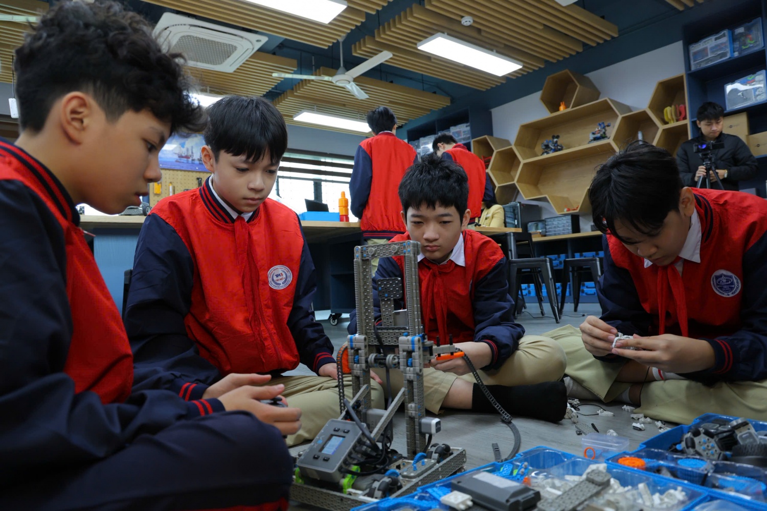 Phòng học STEM tại THCS Tây Mỗ 3 – “sức nóng” lan tỏa chỉ sau hơn một tháng hoạt động