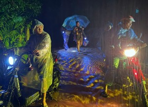 Quảng Ngãi: Nhanh chóng sơ tán người dân khi phát hiện vết nứt trên núi