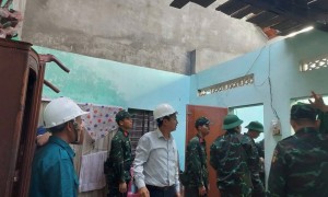 Quảng Ngãi: 6 người mất tích và bị thương, hàng chục ngôi nhà tốc mái sau bão số 13