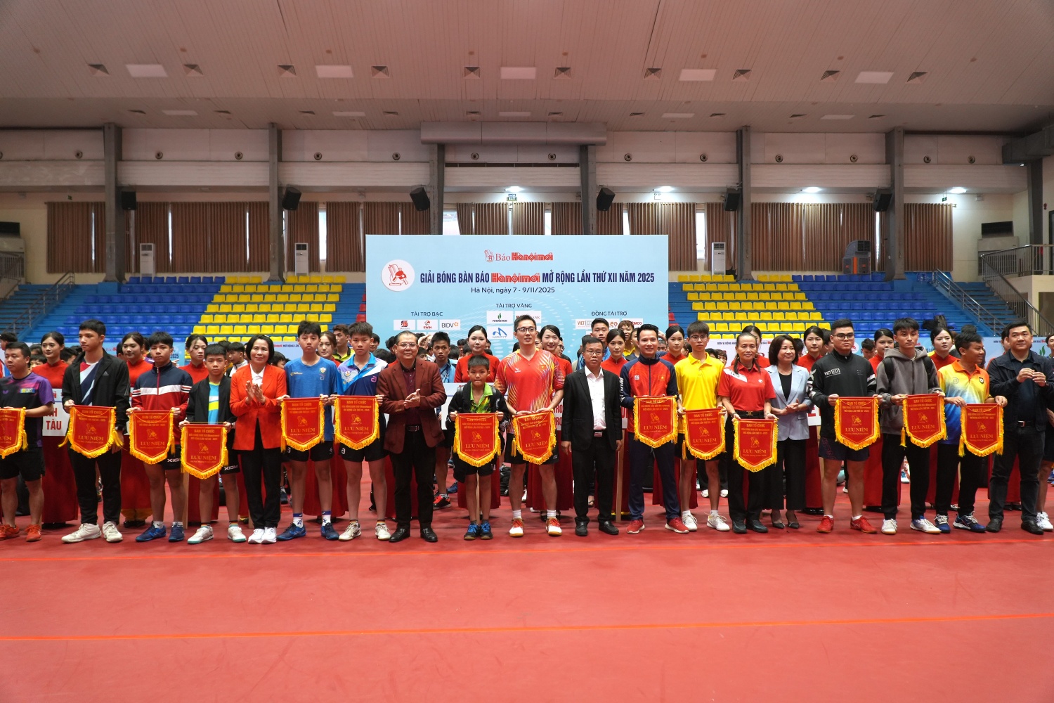 Petrovietnam tham gia tranh tài tại Giải Bóng bàn Báo Hànộimới 2025