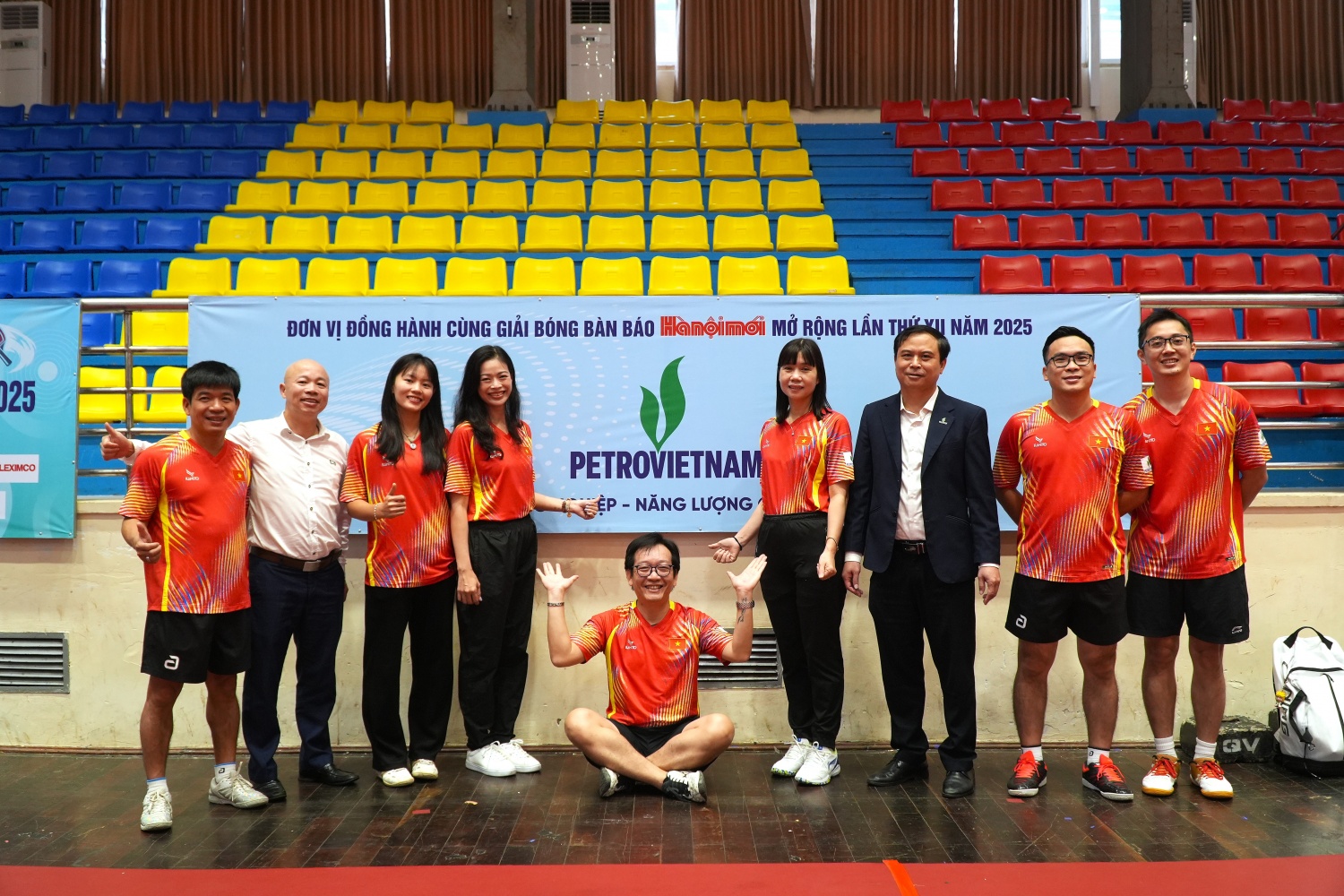 Petrovietnam tham gia tranh tài tại Giải Bóng bàn Báo Hànộimới 2025
