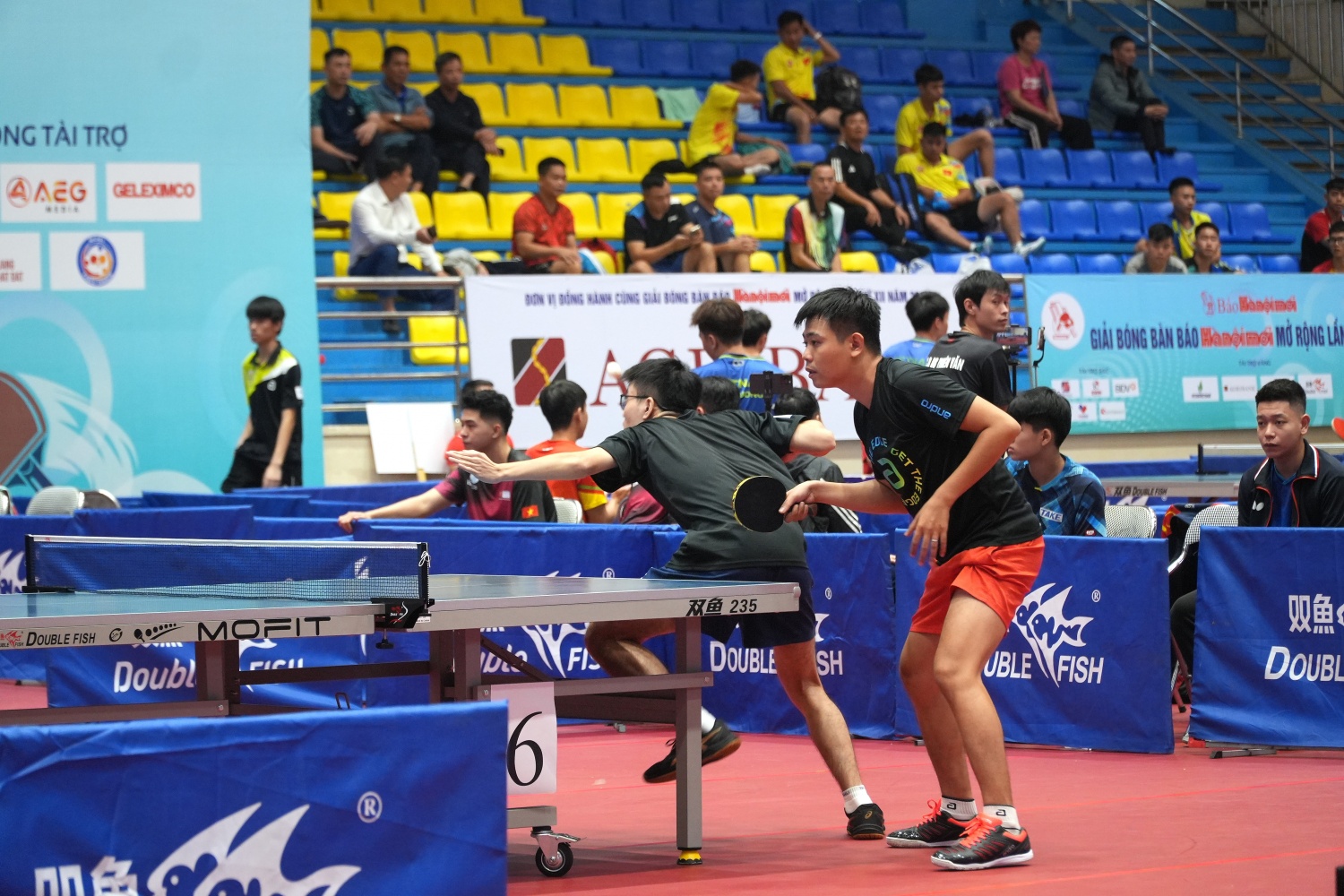 Petrovietnam tham gia tranh tài tại Giải Bóng bàn Báo Hànộimới 2025