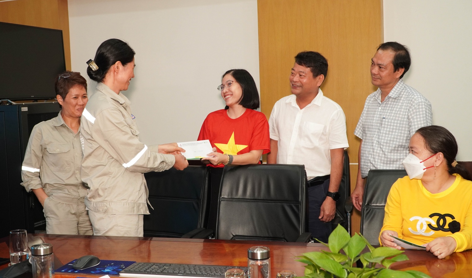 Nữ cán bộ Công đoàn tận tâm vì người lao động