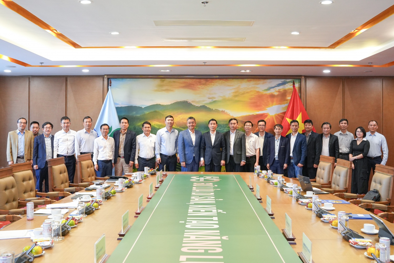 Petrovietnam và HUS thúc đẩy hợp tác phát triển nguồn nhân lực cho điện hạt nhân Petrovietnam và HUS thúc đẩy hợp tác phát triển nguồn nhân lực cho điện hạt nhân