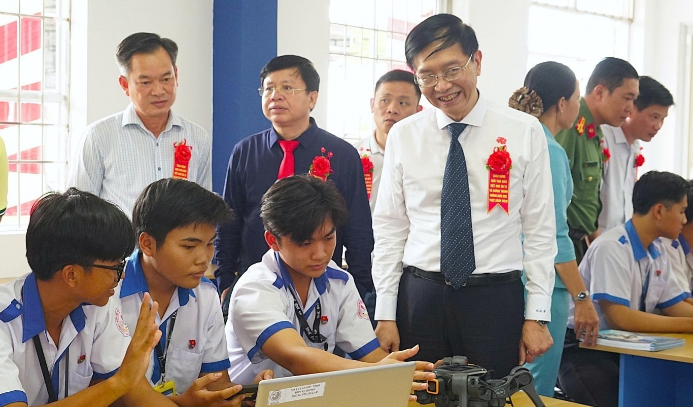 Petrovietnam khánh thành phòng thực hành giáo dục STEM Trường THPT Võ Văn Kiệt (Cà Mau)