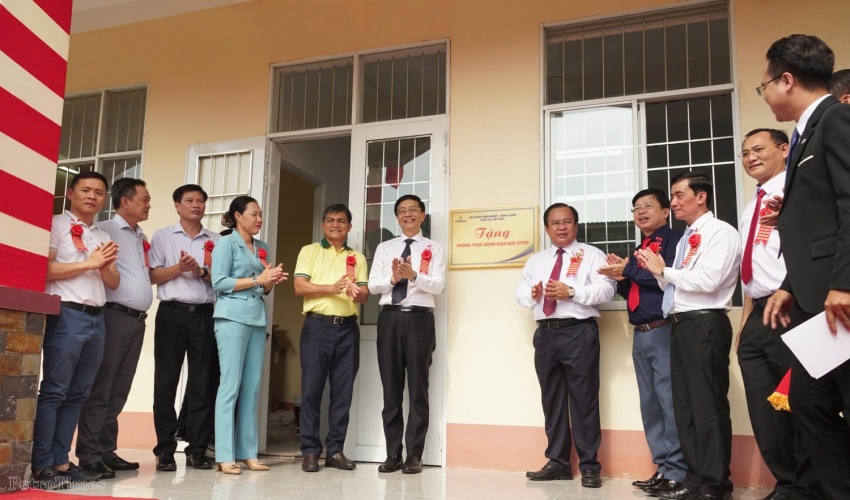 Petrovietnam khánh thành phòng thực hành giáo dục STEM Trường THPT Võ Văn Kiệt (Cà Mau) Petrovietnam khánh thành phòng thực hành giáo dục STEM Trường THPT Võ Văn Kiệt (Cà Mau)