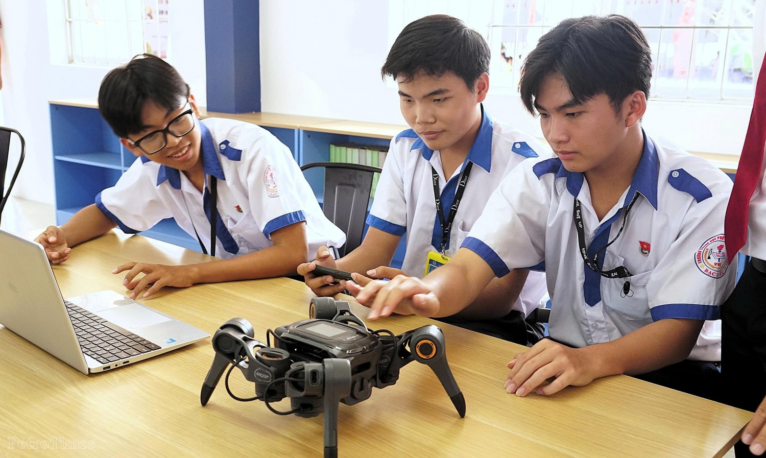 Petrovietnam khánh thành phòng thực hành giáo dục STEM Trường THPT Võ Văn Kiệt (Cà Mau) Petrovietnam khánh thành phòng thực hành giáo dục STEM Trường THPT Võ Văn Kiệt (Cà Mau)