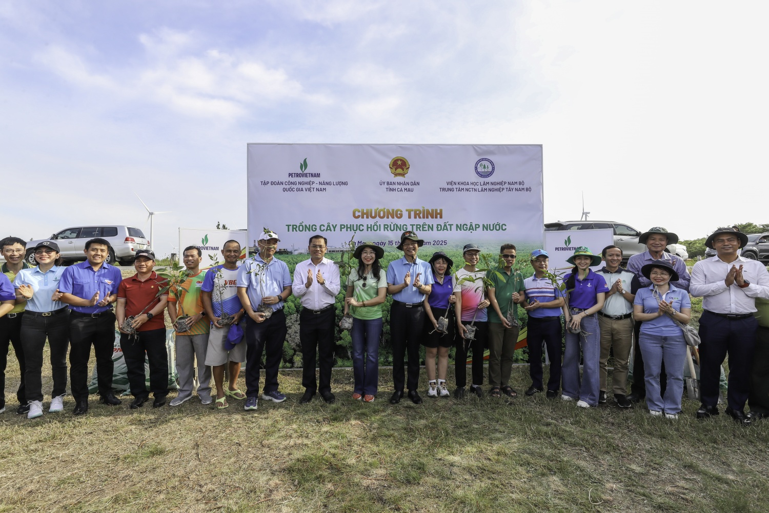 “Triệu bước chân – Ươm mầm bền vững”: Petrovietnam trồng 4.000 cây rừng ngập mặn tại Cà Mau